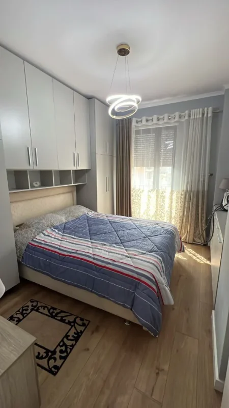 Tirane, shitet apartament 1+1 Kati 4, 75 m² 140.000 € (Tv Klan)