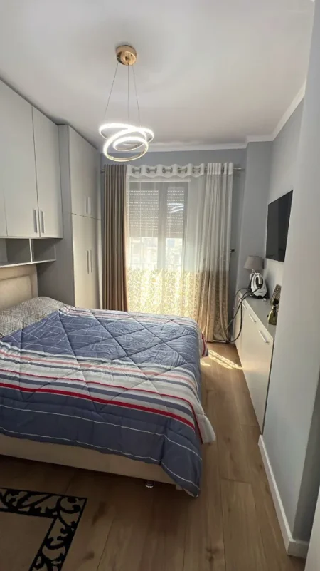 Tirane, shitet apartament 1+1 Kati 4, 75 m² 140.000 € (Tv Klan)