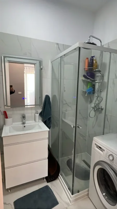 Tirane, shitet apartament 1+1 Kati 4, 75 m² 140.000 € (Tv Klan)