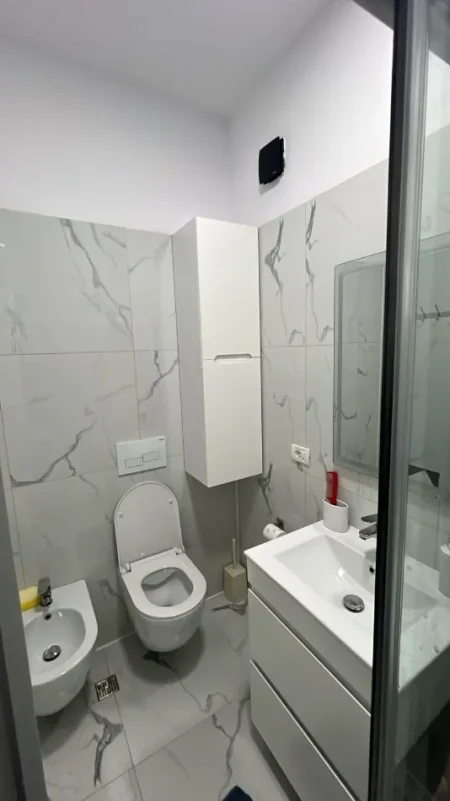 Tirane, shitet apartament 1+1 Kati 4, 75 m² 140.000 € (Tv Klan)