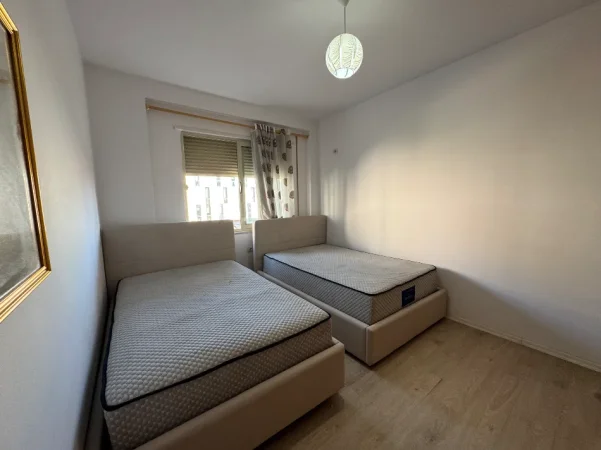 Tirane, jepet me qera apartament 2+1+Ballkon Kati 5, 100 m² 550 € (Teodor Keko)