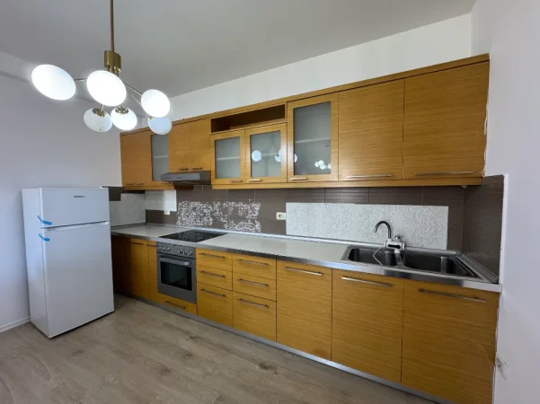 Tirane, jepet me qera apartament 2+1+Ballkon Kati 5, 100 m² 550 € (Teodor Keko)