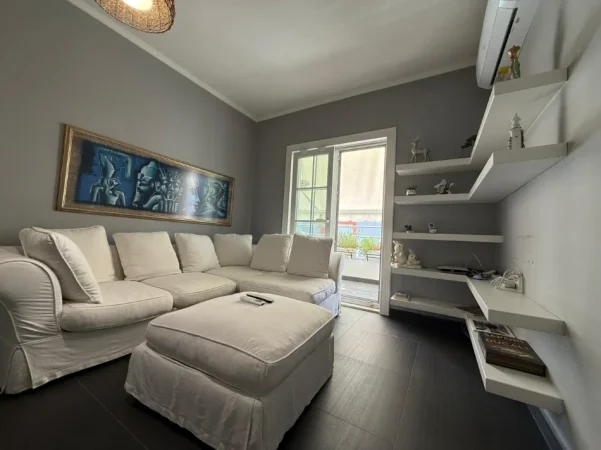 Tirane, jepet me qera apartament 1+1 , 800 € (Garda)