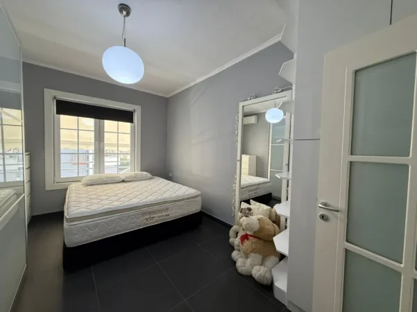 Tirane, jepet me qera apartament 1+1 , 800 € (Garda)