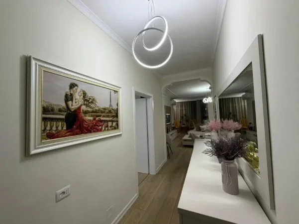 Tirane, jepet me qera apartament 3+1+Ballkon Kati 3, 92 m² 1.200 € (ISH EKSPOZITA)