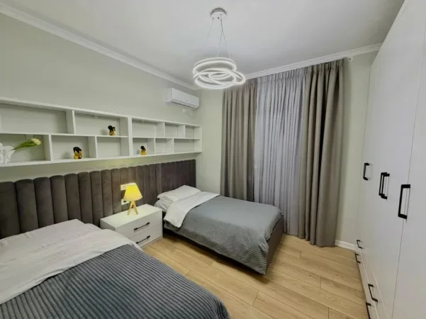 Tirane, jepet me qera apartament 3+1+Ballkon Kati 3, 92 m² 1.200 € (ISH EKSPOZITA)