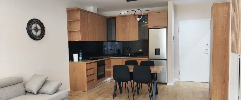 Tirane, jepet me qera apartament 1+1 Kati 3, 65 m² 700 € (Stacioni i Trenit)