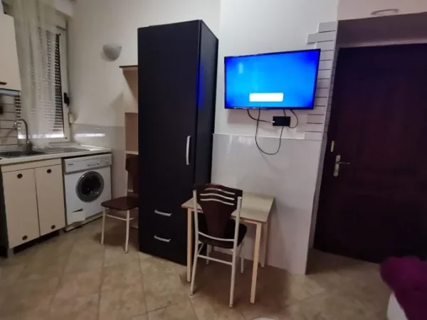 Tirane, jepet me qera garsonier Kati 2, 370 € (rruga 5 maji)