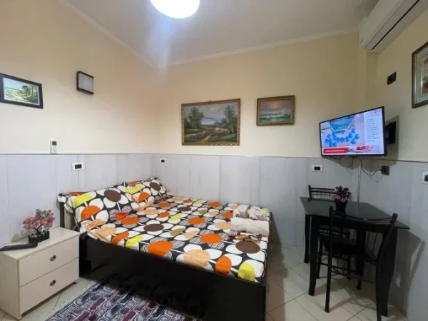 Tirane, jepet me qera garsonier Kati 2, 330 € (bulevaredi i ri)