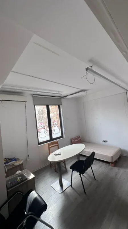 Tirane, jepet me qera zyre Kati 2, 116 m² 1.200 € (VASIL SHANTO)