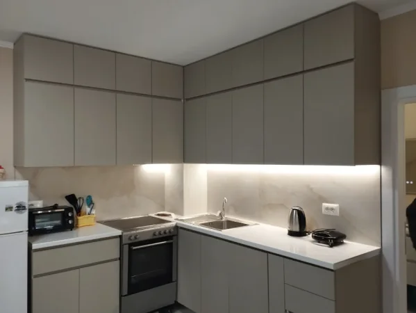 Tirane, jepet me qera apartament 1+1+Ballkon Kati 4, 60 m² (RRUGA 5 MAJI)