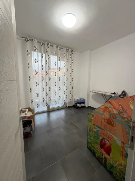 Tirane, jepet me qera apartament 2+1 Kati 3, 88 m² 500 € 