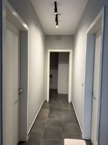 Tirane, jepet me qera apartament 2+1 Kati 3, 88 m² 500 € 