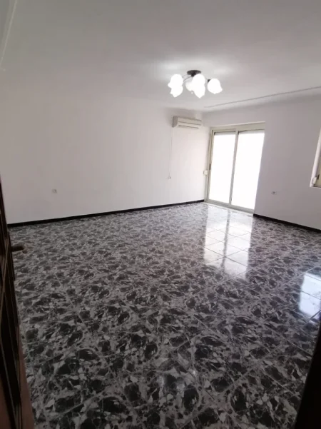 Tirane, jepet me qera apartament 2+1+Ballkon Kati 6, 90 m² 500 € (MYSLYM SHYRI)