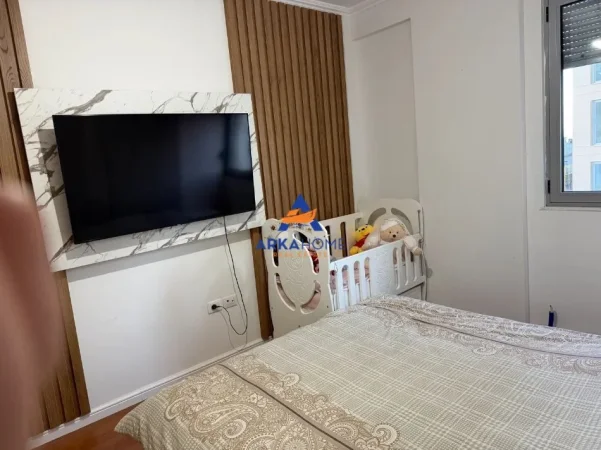 Tirane, jepet me qera apartament 2+1+Ballkon , 94 m² 750 € 