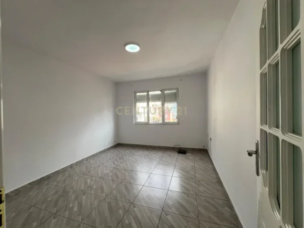 Tirane, shes apartament 2+1 Kati 5, 76 m² 163.000 € (Rruga e Kavajes)