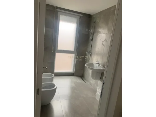Tirane, jepet me qera apartament 2+1 Kati 6, 98 m² 650 € (don bosko)