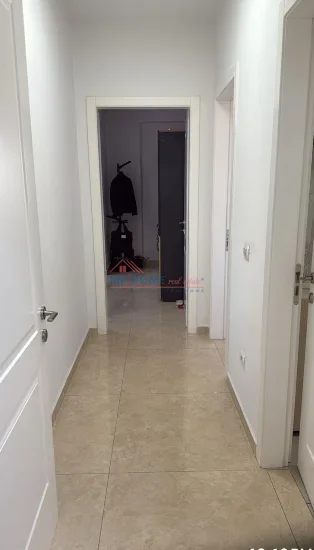 Tirane, jepet me qera zyre Kati 6, 106 m² 1.100 € (Myslym Shyri)