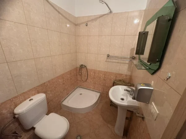 Tirane, jepet me qera apartament 2+1+Ballkon Kati 2, 124 m² 500 € (ASTIR)
