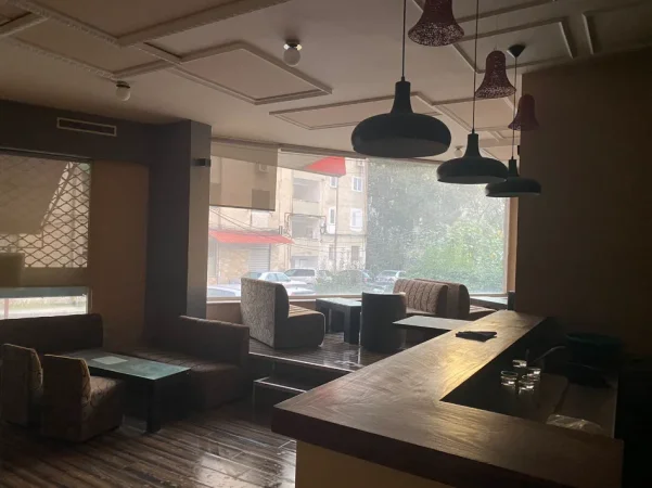 Tirane, shitet ambjent biznesi Kati 0, 66 m² 145.000 €