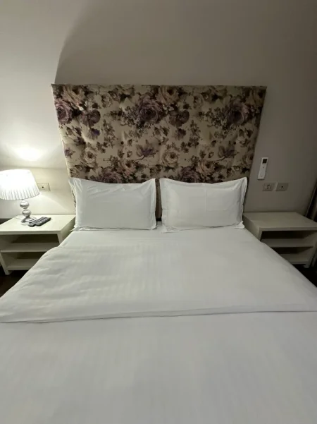 Tirane, shes Krevat dopio