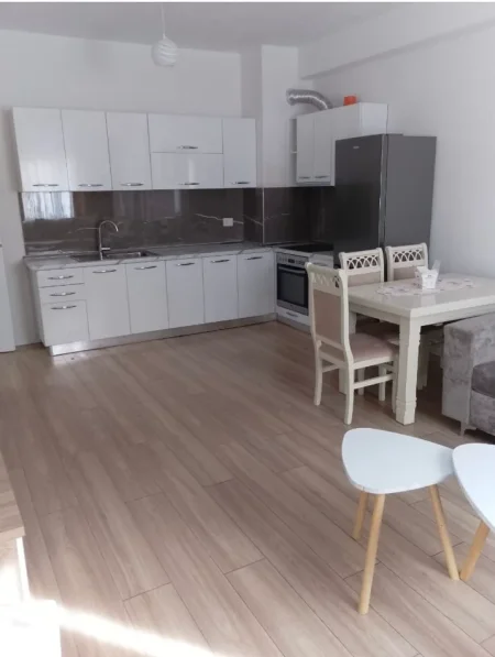 Tirane, jepet me qera apartament 1+1+Ballkon Kati 6, 65 m² 450 € 