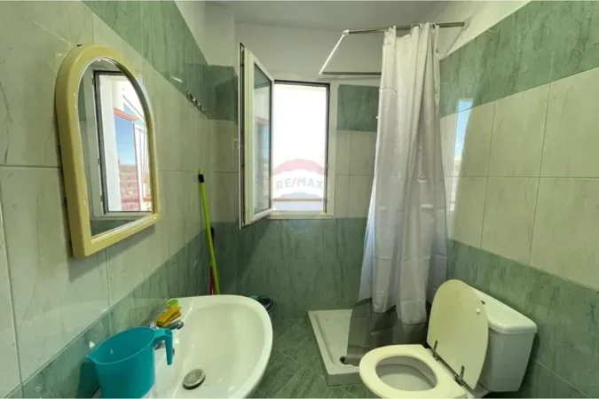 Vlore, jepet me qera 2+1 , 80 m² 500 € (TRANSBALLKANIKE, VLORË)