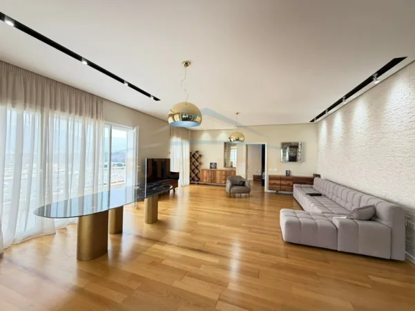 Tirane, jepet me qera apartament 2+1 Kati 5, 160 m² 1.800 € (Kopeshti Botanik)