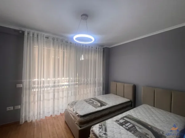 Tirane, jepet me qera apartament 2+1+Ballkon Kati 4, 90 m² 800 € 