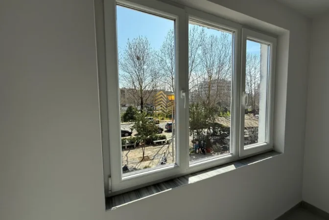 Tirane, jepet me qera ambjent biznesi Kati 2, 103 m² 1.300 € (Rruga Sitki Cico, prane Bulevardit Zhan D’Ark)