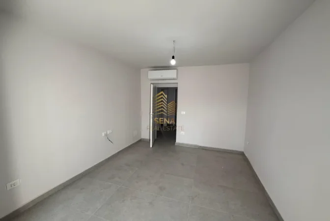 Tirane, jepet me qera ambjent biznesi Kati 2, 103 m² 1.300 € (Rruga Sitki Cico, prane Bulevardit Zhan D’Ark)