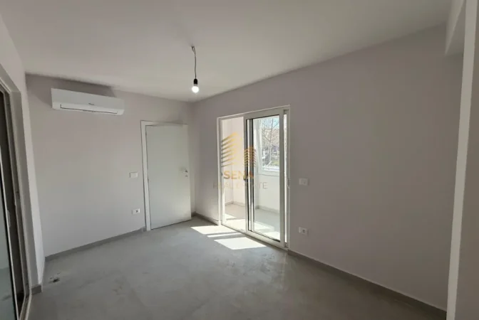 Tirane, jepet me qera ambjent biznesi Kati 2, 103 m² 1.300 € (Rruga Sitki Cico, prane Bulevardit Zhan D’Ark)