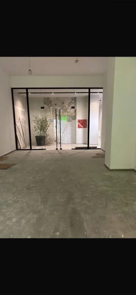 Tirane, shes ambjent biznesi Kati 0, 62 m² 250.000 € (Rruga Kavajes Tirana Garden Building)