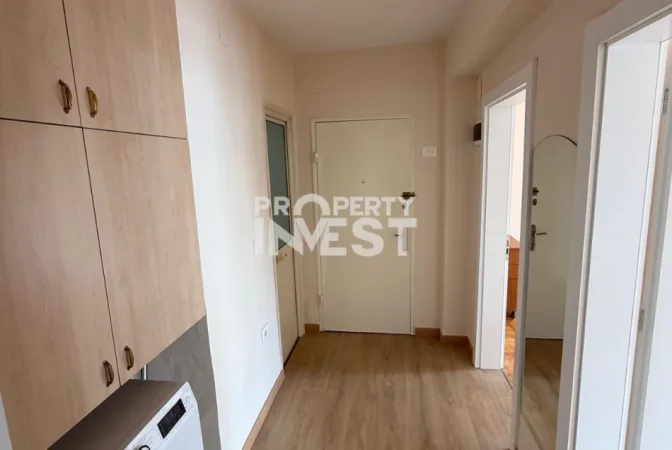 Tirane, jepet me qera zyre Kati 4, 65 m² 700 € (Pazari i Ri)
