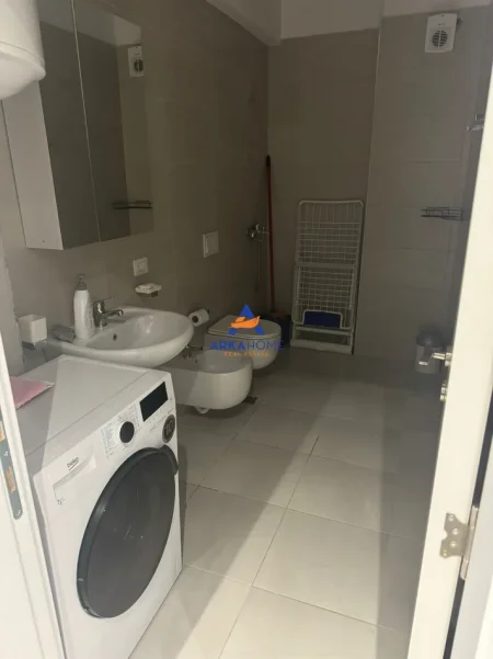 Tirane, jepet me qera apartament 1+1+Ballkon Kati 3, 62 m² 620 € 