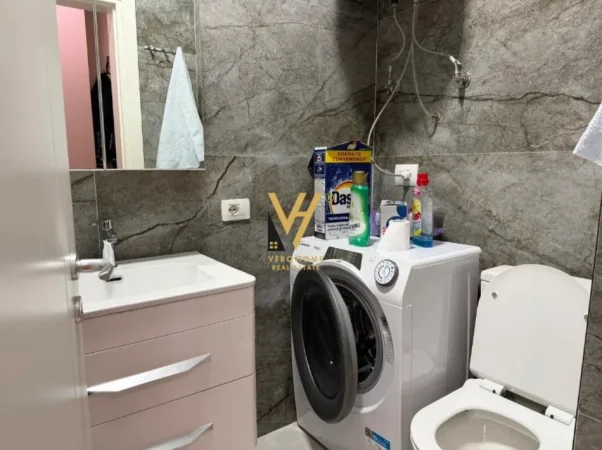 Tirane, jepet me qera apartament 2+1+Ballkon Kati 5, 95 m² 750 € (LIQENI I THATE)