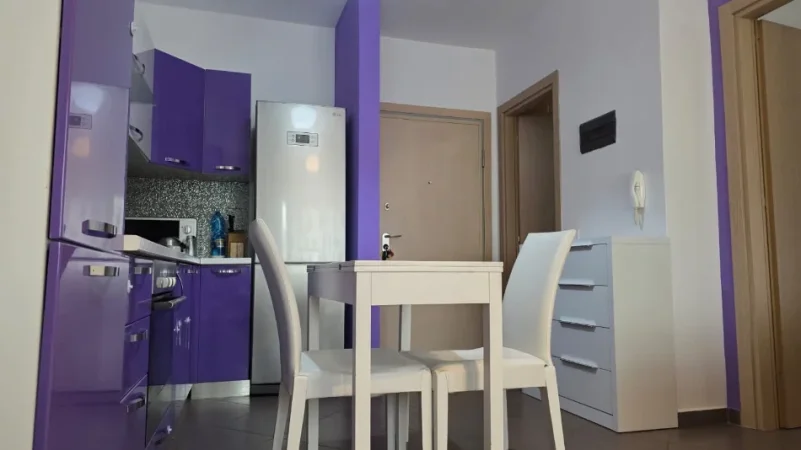 Tirane, jepet me qera apartament 2+1 Kati 5, 80 m² 500 € 