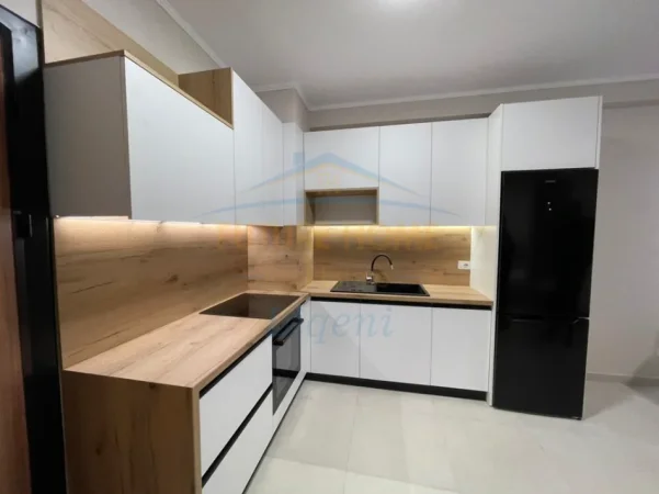 Tirane, jepet me qera apartament 1+1 Kati 5, 51 m² 430 € (Univers City , QTU)