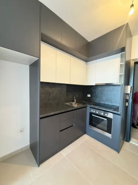 Durres, jepet me qera apartament 2+1+Ballkon Kati 5, 300 € 