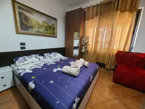 Tirane, jepet me qera apartament 1+1+Aneks+Ballkon Kati 1, 40 m² 340 € (ish stacioni i trenit)
