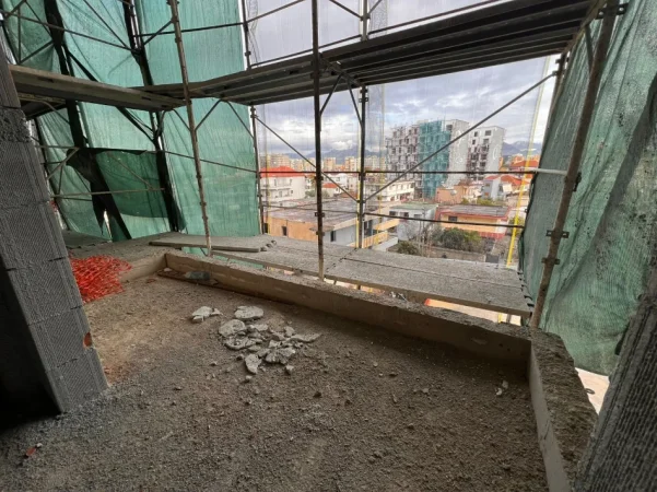 Tirane, shes apartament 1+1 Kati 3, 68 m² 130.000 € (Ish fusha Aviacionit)