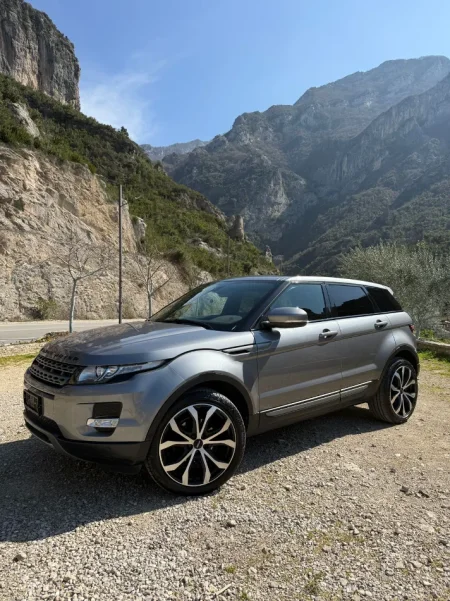 Tirane, shes SUV RANGE ROVER EVOQUE 2.0 Benzin, gri e erret automatik Klima 162.000 km