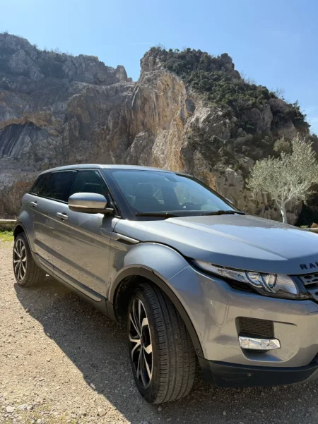 Tirane, shes SUV RANGE ROVER EVOQUE 2.0 Benzin, gri e erret automatik Klima 162.000 km