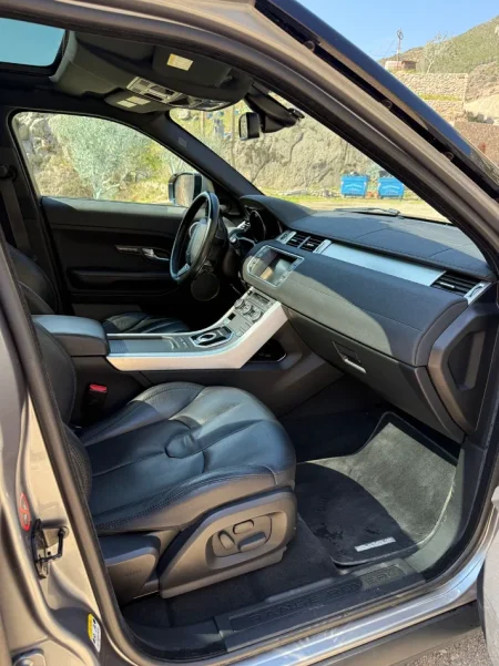 Tirane, shes SUV RANGE ROVER EVOQUE 2.0 Benzin, gri e erret automatik Klima 162.000 km