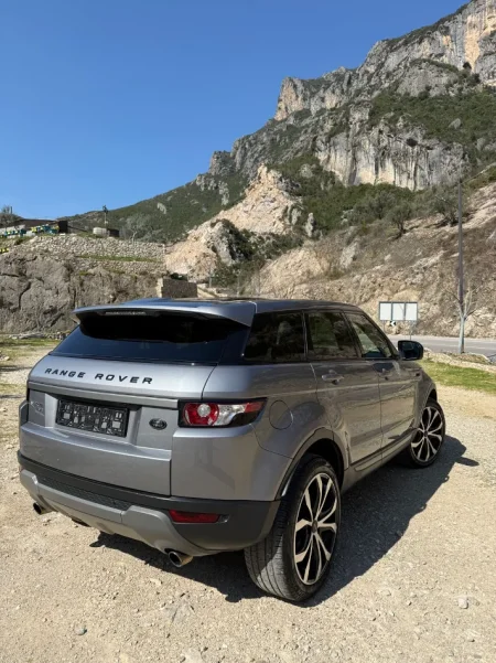 Tirane, shes SUV RANGE ROVER EVOQUE 2.0 Benzin, gri e erret automatik Klima 162.000 km