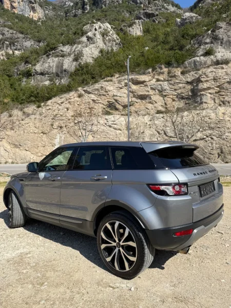 Tirane, shes SUV RANGE ROVER EVOQUE 2.0 Benzin, gri e erret automatik Klima 162.000 km