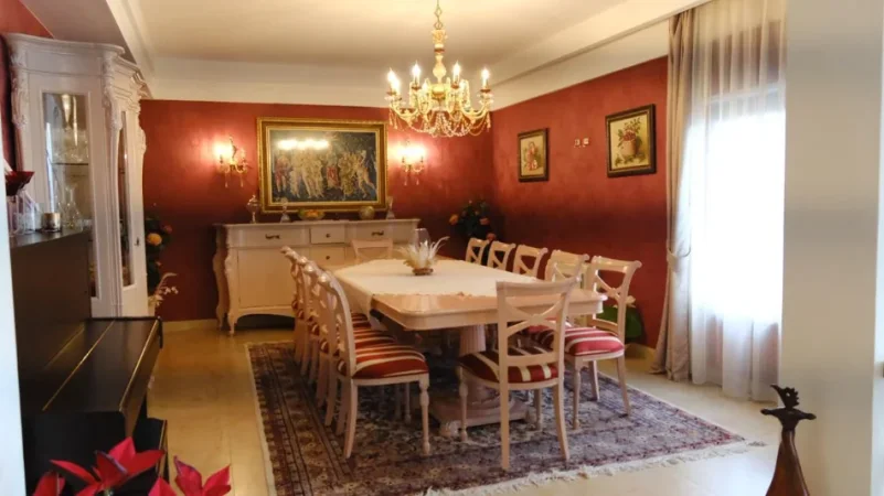 🏡 VILË PREMIUM NË AKACIA HILLS.  Në një nga rezidencat më elitare, prezantojmë një vilë 3-katëshe me organizim perfekt dhe hapësira mbresëlënëse: