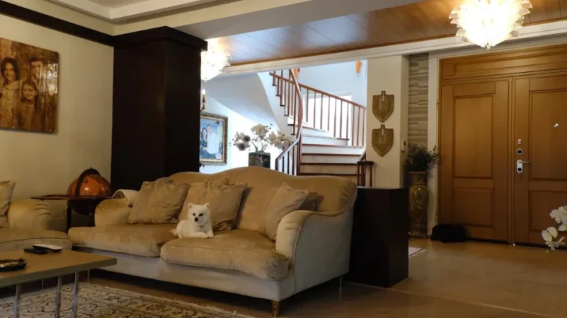 🏡 VILË PREMIUM NË AKACIA HILLS.  Në një nga rezidencat më elitare, prezantojmë një vilë 3-katëshe me organizim perfekt dhe hapësira mbresëlënëse: