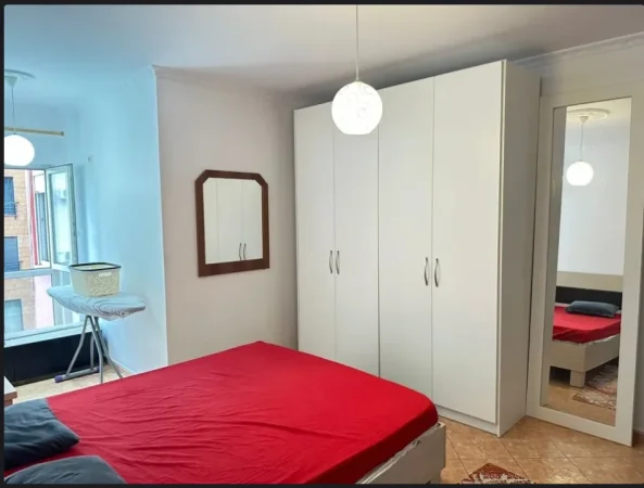 Tirane, jepet me qera apartament 2+1+Aneks+Ballkon Kati 3, 115 m² 700 € 