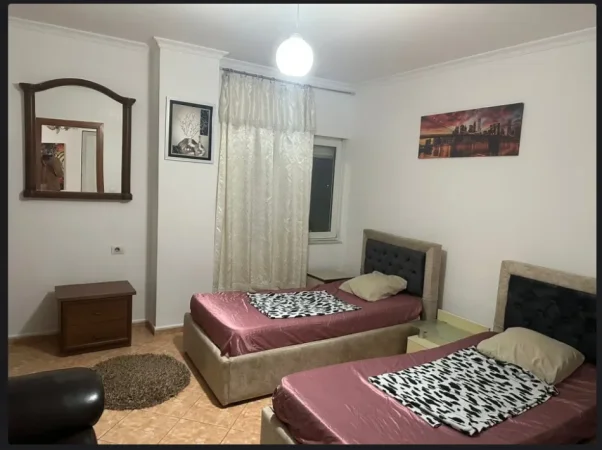 Tirane, jepet me qera apartament 2+1+Aneks+Ballkon Kati 3, 115 m² 700 € 